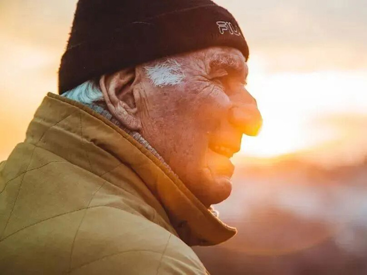 氣候變化反復，建議老年人及時接種疫苗！快幫長輩安排→